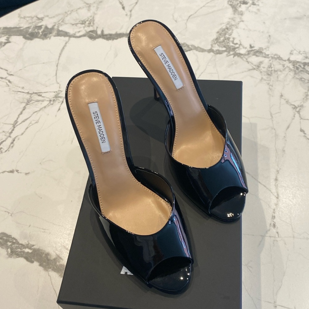 Steve Madden Priya black patent leather sandals